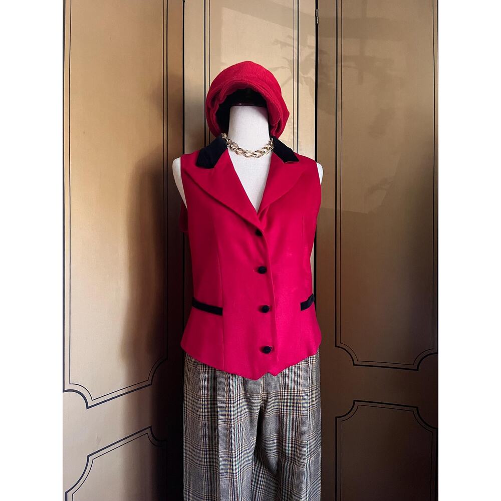 Vintage wool vest in red and black, size 10
